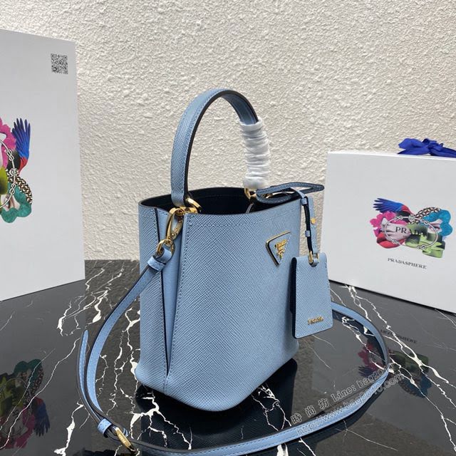 prada女包 普拉達專櫃經典爆款桶包 1BA217 Prada迷你號手提包 Prada Saffiano皮肩背包  pyd2272
